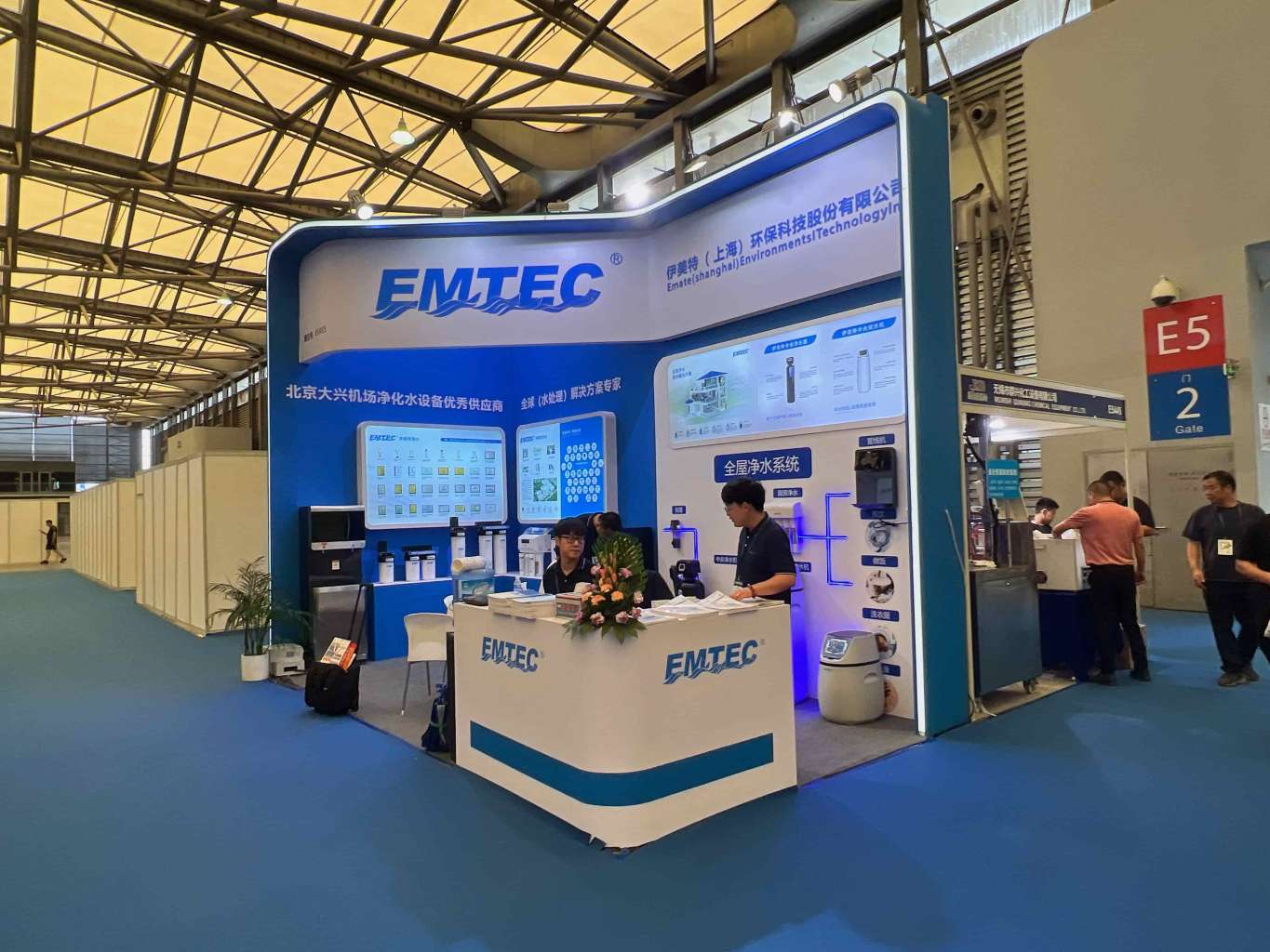 伊美特 EMTEC18㎡两面开口木制特装展台 伊美特 EMTEC18㎡两面开口木制特装展台